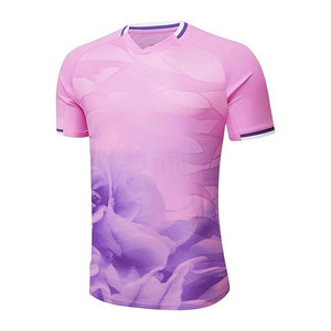 เสื้อฟุตบอลคลาสสิกคุณภาพสูงจากปากีสถาน ระบายอากาศได้ดี แขนสั้น สไตล์วินเทจ สำหรับผู้ชาย ผลิตจากโพลีเอสเตอร์ 100% ป้องกันแบคทีเรีย แห้งเร็ว - Product Image 1