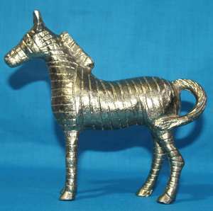 Figurine d'animal élégante en aluminium, sculpture artisanale moderne argentée et dorée, décoration de table écologique à prix avantageux - Product Image 2