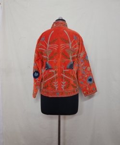 เสื้อคลุมโบโฮแขนยาวทรงปกติสำหรับผู้หญิง ตกแต่งด้วยลายปักสีส้ม ผ้าฝ้ายกำมะหยี่เนื้อนุ่ม ระบายอากาศได้ดี ลายดอกไม้สไตล์ชาติพันธุ์ คอตั้ง เหมาะสำหรับฤดูหนาว - Product Image 3