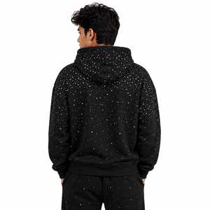 Conjunto de sudadera con capucha y pantalones deportivos de lujo para hombre, con cremallera y pedrería negra, estilo streetwear. - Product Image 2
