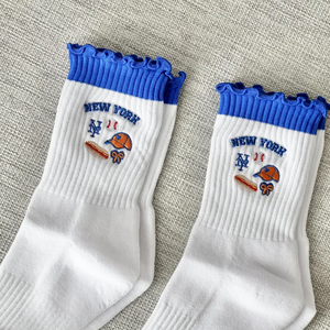 Chaussettes de Pilates personnalisées avec nom de ville USA, chaussettes mi-mollet à volants, logo brodé, antidérapantes, pour Pilates, gym, yoga, barre - Product Image 5