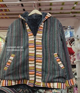 Chaquetas de Invierno Unisex Nepalesas, Sudaderas con Capucha 100% Algodón, Diseño de Parches Teñidos con Cierre, Estilo Fleech, Transpirables, Hechas a Mano en India - Product Image 3