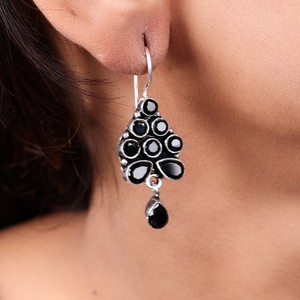 Pendientes Colgantes de Latón Plateado Antiguo con Ónix Negro y Engaste Bohemia, Hechos a Mano en India, Joyería de Declaración para Fiesta para Mujer - Product Image 3