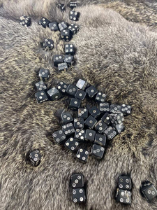 Dados de Juego Hechos a Mano con Cuerno de Búfalo Ecológico, Diseño Moderno Pulido Natural para Juegos de Mesa, Sets de Casino, Tamaño Personalizado, Exportación - Product Image 6