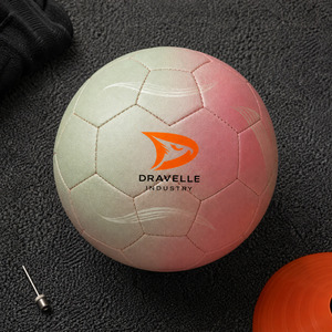 Ballon de football cousu à la machine OEM 32 panneaux |   Ballon de football de match d'équipe en PU de qualité supérieure |   Fournisseur d'équipements sportifs de club personnalisés et de marque - Product Image 5