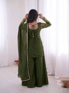 Ensemble Kurti Palazzo de créateur haut de gamme avec broderies riches et dupatta élégant – Vêtements ethniques indiens - Product Image 4