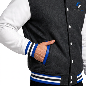 Chaqueta Varsity Unisex Personalizada Gris y Blanca, Corte Regular, Cuello Alto, Ropa Casual de Invierno, Lana/Cuero, Anti-UV, Resistente al Viento - Product Image 3