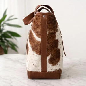 Bolsos de hombro de cuero vacuno premium hechos a mano con pelo, proveedor al por mayor, bolsos de moda personalizados OEM, exportación a bajo precio - Product Image 5