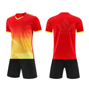 ชุดเสื้อฟุตบอลชายสีแดงดำแบบกำหนดเอง กางเกงขาสั้นคอกลมแขนกุด พิมพ์ลายดิจิทัล ระบายเหงื่อได้ดี ผลิตจากโพลีเอสเตอร์ เอวยางยืด - Product Image 5