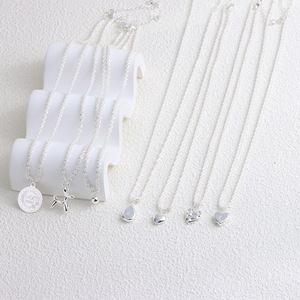 Collier de perles d'eau douce de luxe de niche, polyvalent, perles de riz coréennes, pendentif amour, chaîne de cou, cadeau féminin, style luxe léger - Product Image 4