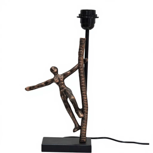Lámpara de Mesa Moderna con Figura de Hombre Escalando en Acabado Bronce - Escultura Abstracta de Aluminio con Luz para Decoración Industrial y del Hogar - Product Image 1