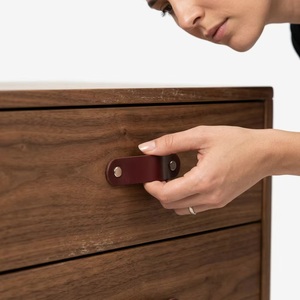 Poignée de tiroir en métal moderne, rouge, design minimaliste, quincaillerie de meubles durable - Product Image 4