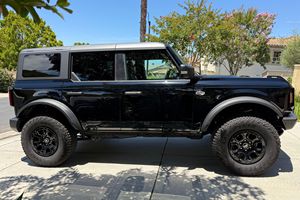 Compra de Auto Usado: Ford Bronco Wildtrak SUV 2022, Listo para Envío Mundial - Product Image 4