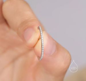 Vendu en une seule pièce ! Boucle d'oreille minimaliste fine en argent sterling avec zircon cubique, style manchette simple, couleur argent ou or - Product Image 3