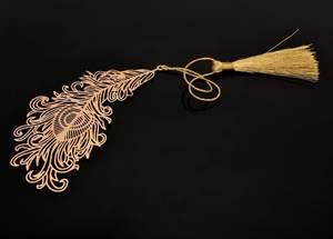 Marcapáginas de Pluma de Pavo Real en Latón con Acabado Dorado Premium, Elegante Accesorio de Lectura, Regalo para Amantes - Product Image 3