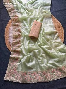 Magnifique sari en soie Doriya avec tissage à carreaux Zari sur toute la surface et bordure brodée multi-fils - Ensemble chemisier avec travail Butti - Exportation indienne - Product Image 2