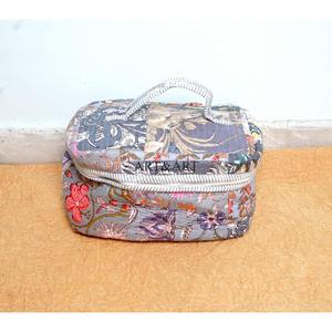 Ensemble de 3 étuis modernes en tissu de coton écologique à imprimé floral pour maquilleuses, fermeture éclair, légers et élégants - Product Image 2