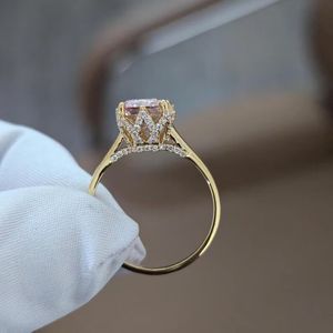 Bague de fiançailles solitaire en diamant rose de 3,00 carats, taille radiant, cultivé en laboratoire, or jaune 14 carats, certifiée IGI, sertie à griffes, pour elle - Product Image 1