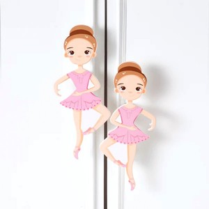 Poignées et poignées de tirage décoratives en bois d'acacia pour enfants, poignée de placard, poignée de commode, poignée de penderie en forme de ballerine, vente en gros - Product Image 1