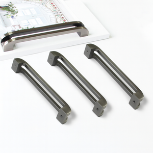 Precio al por mayor Tirador moderno curvo de aleación de zinc para muebles, herrajes para cajones de cocina, baño y comedor - Product Image 5