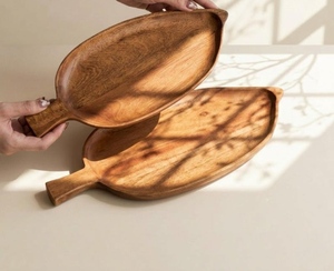 Ensemble de 2 plateaux de rangement ovales en bois, design minimaliste, finition vernie, empilables, lavables au lave-vaisselle, pour la cuisine - Product Image 3