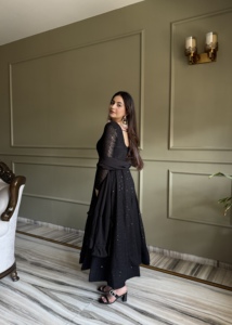 Robe Anarkali en Faux Georgette Lourde avec Broderies de Lucknow et Dupatta à Volants Évasés de Quatre Mètres, Ensemble Pantalon en Micro Coton - Product Image 5