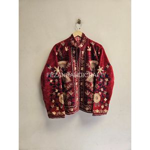 Chaqueta de Terciopelo Bordada para Mujer, Cuello Mandarín, Estampado Floral, Prenda de Invierno Hecha a Mano - Product Image 1
