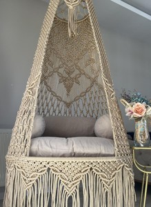 Silla Colgante de Macramé Hecha a Mano, Decoración Boho, Incluye Cojín - Product Image 2