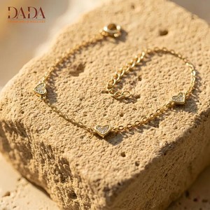 Bracelet à breloque cœur en or avec diamants de laboratoire taille brillant, plaqué rhodium, chaîne délicate de luxe pour femme, cadeau de joaillerie fine - Product Image 4