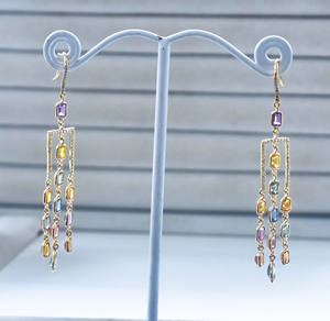 Pendientes de Oro de 14K con Múltiples Zafiros y Aventurina Verde en Forma de Gota, Modelo Prism Waterfall - Product Image 4