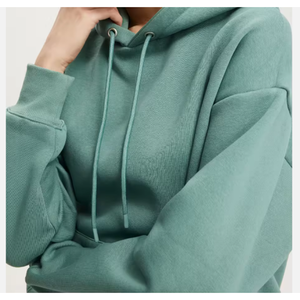 Sweat-shirt à capuche oversize en molleton de coton pour femme, avec épaules tombantes, personnalisable par broderie, modèle vierge - Product Image 4