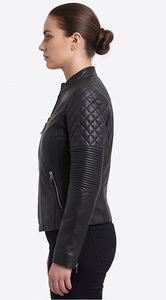 Chaqueta de cuero negra para mujer al por mayor, estilo motociclista con acolchado de diamantes en los hombros, corte ajustado personalizado, cremallera completa, proveedor de prendas de abrigo. - Product Image 3