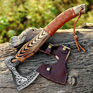 Hacha Tomahawk Artesanal de Acero Industrial con Alto Contenido de Carbono, Mango de Madera de Palisandro, Funda de Cuero, 1.5 kg, Multiusos, para Camping y Actividades al Aire Libre - Product Image 1