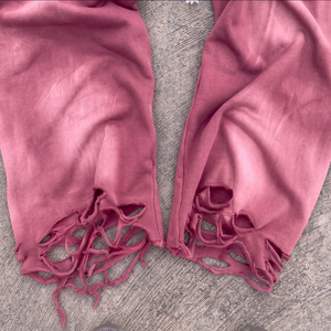 Pantalon de survêtement rose déchiré pour homme, taille élastique avec cordon de serrage, style streetwear décontracté, tricoté effet usé, collection automne - Product Image 4