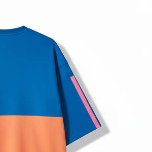 เสื้อยืดคอกลมทรงคลาสสิกสำหรับผู้ชาย ทรงบ็อกซี่ พร้อมดีไซน์เพิ่มความกว้างบริเวณอกและแขนเสื้อเพื่อความสบายในสไตล์ทันสมัย - Product Image 4