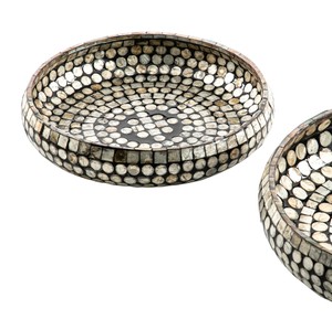 Superbe plateau à gâteau en nacre, mosaïque de coquillages sur ardoise, accompagné de chocolats gourmands pour une dégustation raffinée - Product Image 5