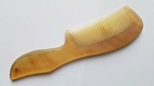 Peigne élégant en corne naturelle pour le coiffage, le démêlage et l'entretien des cheveux sains - Product Image 6