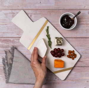 Planche à découper en marbre de qualité supérieure, ronde, artisanale, avec boucle en cuir pour accrocher, idéale pour couper les fruits - Product Image 5