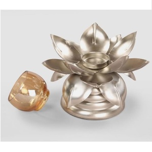 Support de bougie en métal gravé à la main au design créatif – Décoration pour mariages, fêtes, hôtels, restaurants – Fournisseur indien - Product Image 3