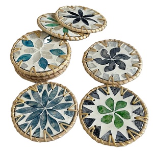 Plato Decorativo Hecho a Mano con Incrustaciones de Ratán Natural, Diseño Clásico de Flores, Decoración y Regalo para Fiestas, Hecho en Vietnam - Product Image 1