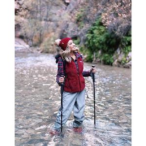 Bonnet d'hiver personnalisé avec logo, doublure en satin, bonnet côtelé en tricot avec pompon en fausse fourrure de renard, imprimé bandana, doublure en soie, bonnet de ski chaud - Product Image 4