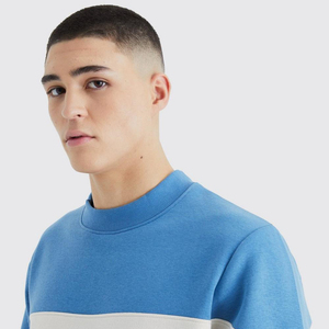 เสื้อสเวตเชิ้ตผู้ชายแบบถัก OEM แบบกำหนดเอง ลายเรียบ สีสันตัดกันสำหรับฤดูหนาว คอกลม สวมใส่สบาย ทรงหลวมพิเศษ ป้องกันรอยยับ - Product Image 3