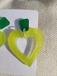 Green Heart Shape Plastic Earrings Fashion Statement Jewelry Valentine's Day Gift Exquisite Cut Design - Product Image 3