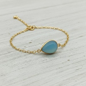 สร้อยข้อมือหยดน้ำสีฟ้าแคลซิโดนี เงินแท้ 925 ชุบทอง 14K ดีไซน์เรียบหรู สไตล์โบโฮ ของขวัญเครื่องประดับประจำเดือนธันวาคม - Product Image 2