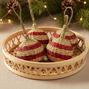 Boule de Noël en jonc de mer naturel, décoration suspendue artisanale en osier pour la maison des fêtes, Vietnam - Product Image 1