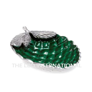 Elegante tazón plateado con soporte metálico para decoración del hogar, ideal para servir dátiles, frutas secas y alimentos, con técnica de pulido. - Product Image 6