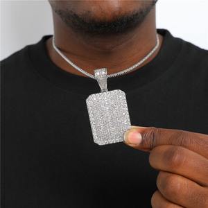 Pendentif élégant en or, argent et diamants de fabrication indienne pour femmes, à porter au quotidien ou au bureau, disponible au prix d'usine - Product Image 2