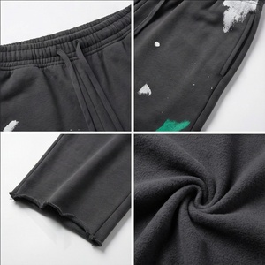 Pantalones acampanados de salpicaduras de pintura a la moda, pantalones de chándal para correr con borde crudo con estampado de letras personalizado, pantalones de chándal acampanados elásticos con grafiti de retazos - Product Image 4
