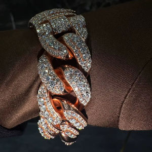 Bracelet porte-bonheur unisexe classique exquis en argent sterling 925 de haute qualité avec diamant Moissanite et trèfle serti clos - Product Image 1