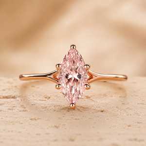 Bague de fiançailles solitaire à deux branches en or massif 10K 14K 18K avec diamant rose de laboratoire taille marquise 2 carats, certifiée IGI, bijoux fins - Product Image 5